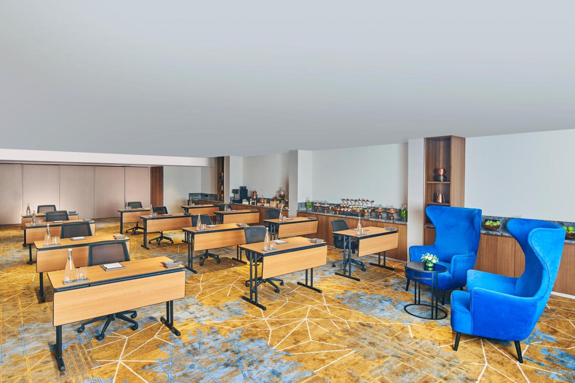 Hotel Novotel International Airport 5*