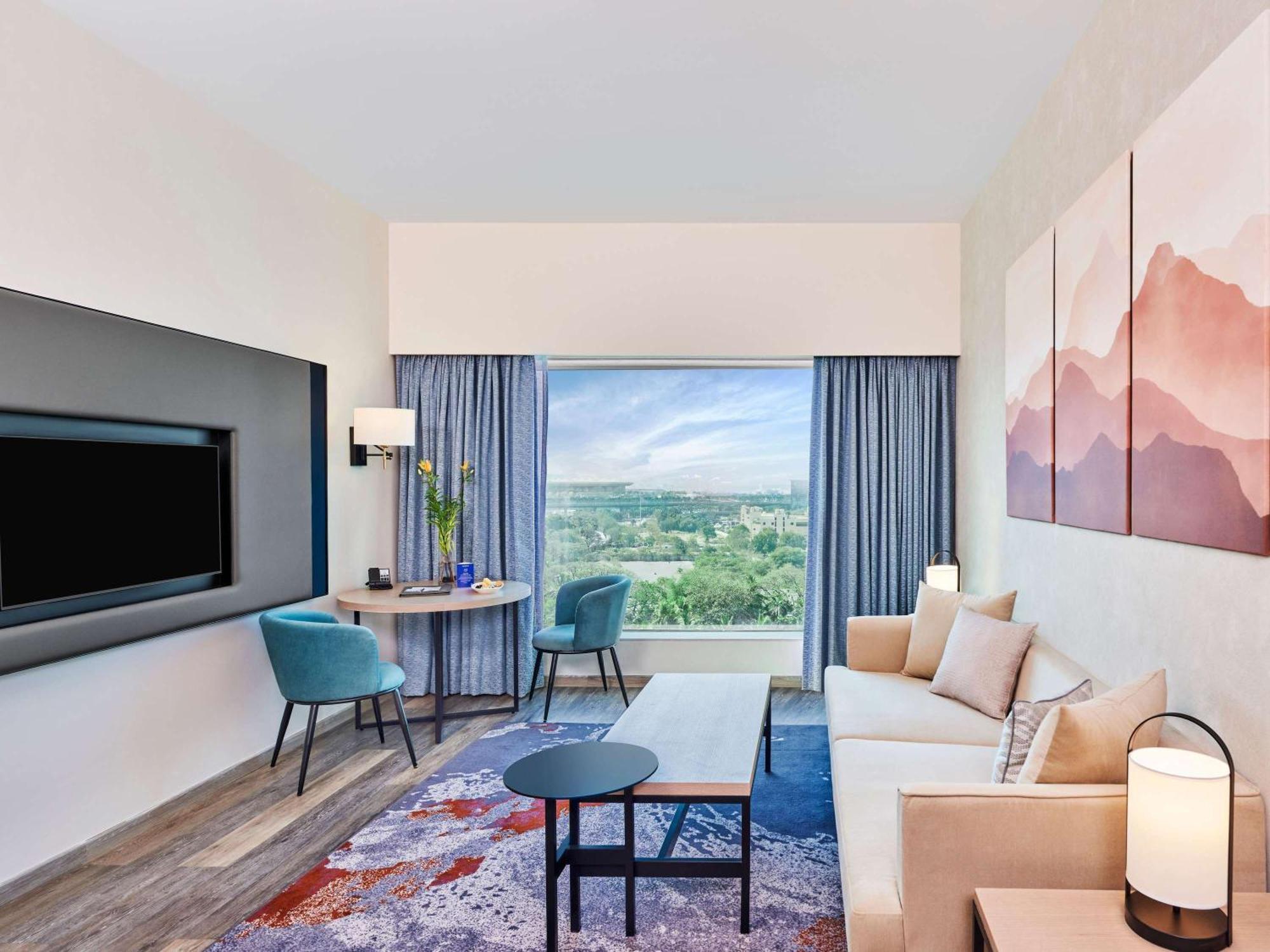 Novotel International Airport 5*